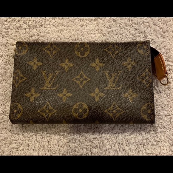 Louis Vuitton Handbags - Louis Vuitton bucket PM pouchette accessories